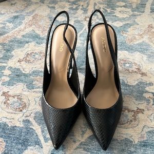 Aldo alligator sling back heels. Never worn. Size 6.5